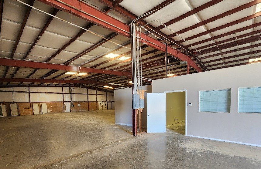 NAI Horizon represents Mesa construction firm in $1M acquisition of industrial building in Coolidge